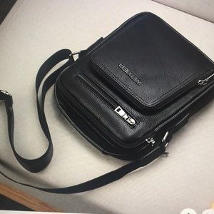 Men’s Cool Black Leather Shoulder Bag
